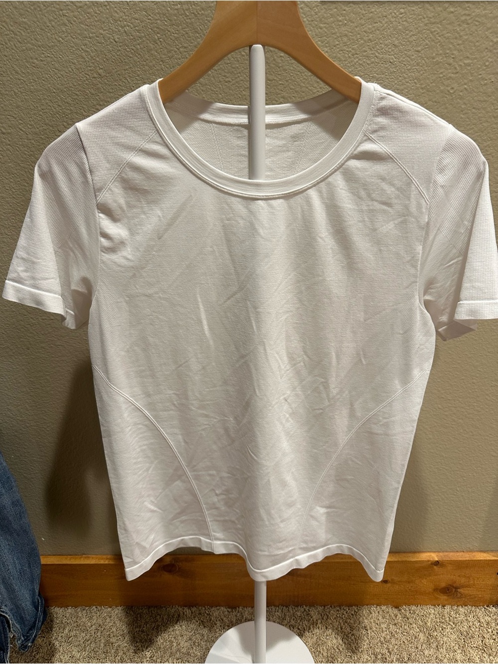 Fabletics White Short Sleeve Muscle Tee